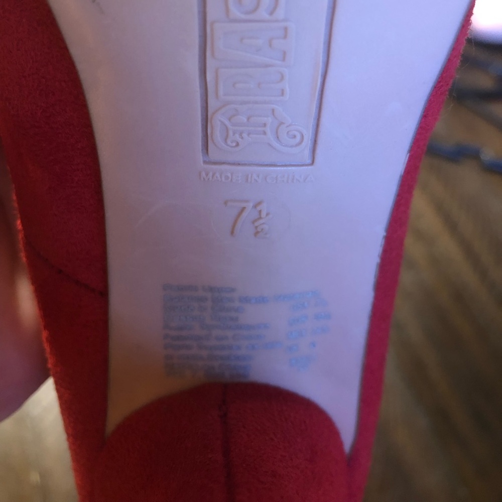 Red Hot Pumps - Picture 2 of 3
